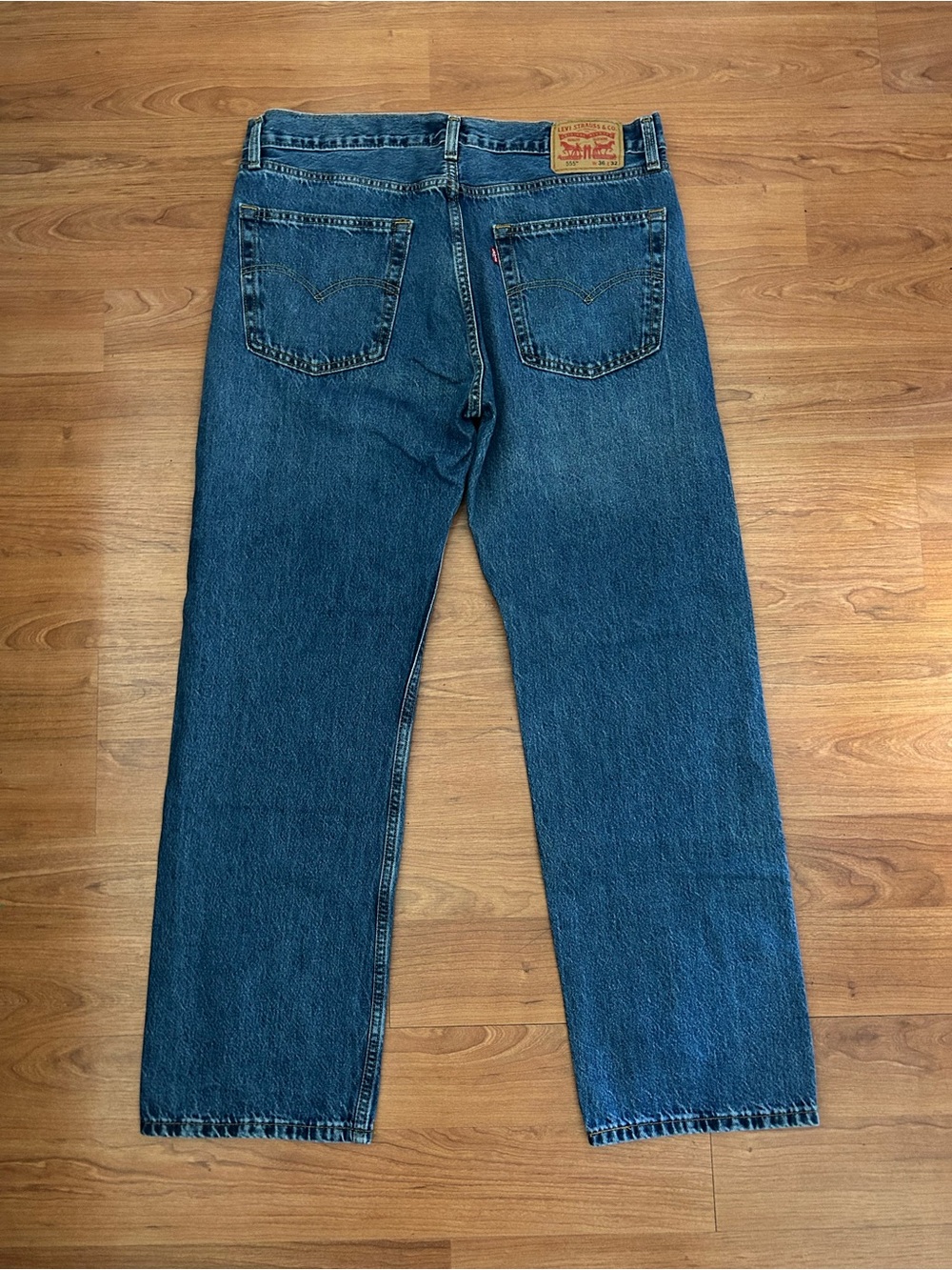 Levi's 555 Relaxed Fit Straight Leg Jeans Mens 36x32 Light Wash Blue Denim - Picture 2 of 5